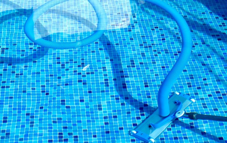 Cómo mantener tu piscina impecable este verano: los mejores consejos de cuidado